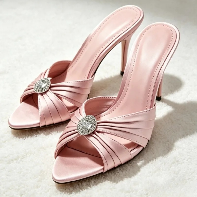 Luxuriöse, glänzende Mules-San – Slip Dress Satin Bewertung und Preis